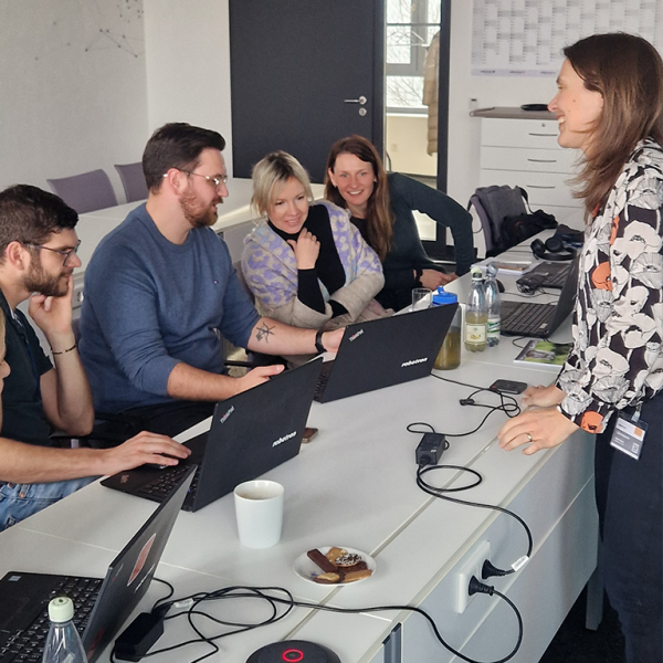 Interaktiver KI-Workshop für B2B Marketing-Teams bei Robotron