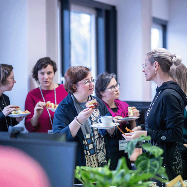 Networking beim HERausragend Breakfast 2024