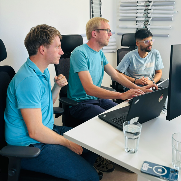 KI-Workshop für Marketing-Teams bei Smart Systems Hub – Teamarbeit an datengetriebenen Lösungen
