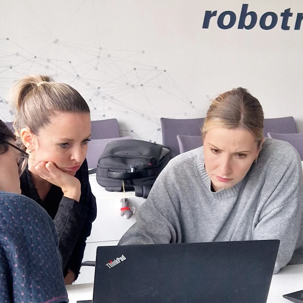 Praxisphase beim KI Workshop bei Robotron